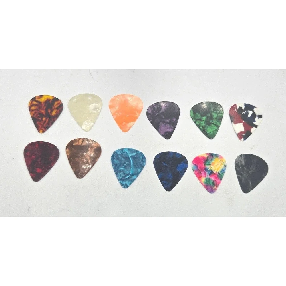 Fender Thin Guitar Picks 10 Pack Assorted Colors‎ & Designs With Storage Case